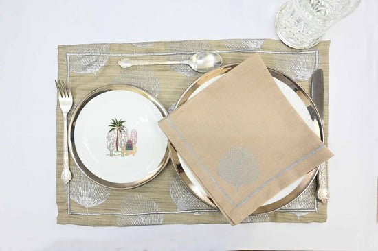 Beige jute linen  placemats with linen napkins