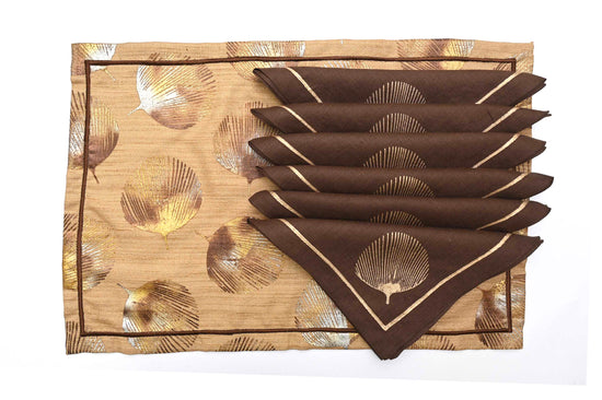 Golden  jute linen placemats with linen napkins with motif.