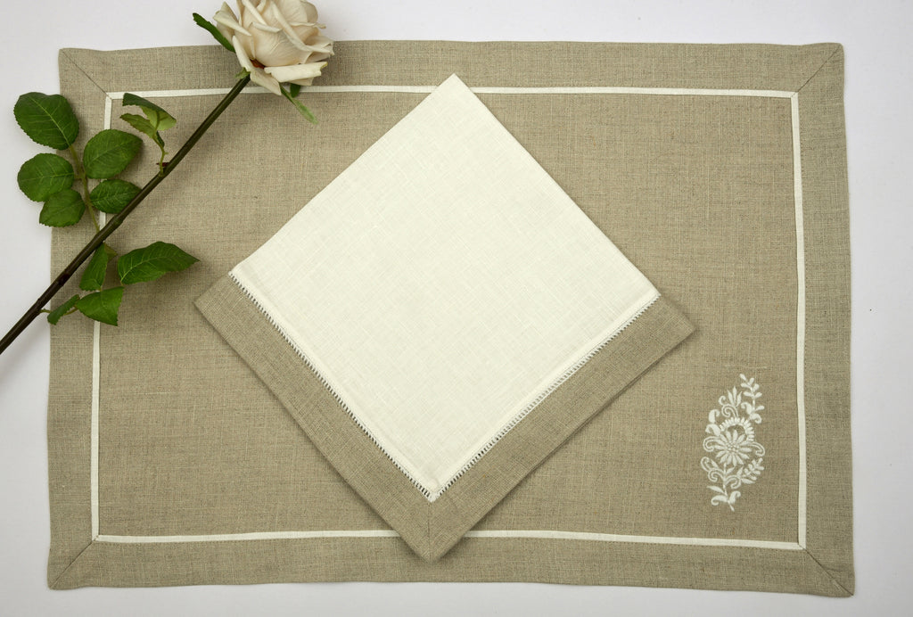White Linen Napkins With Natural Flange And Natural Mats With White Floral Embroidery