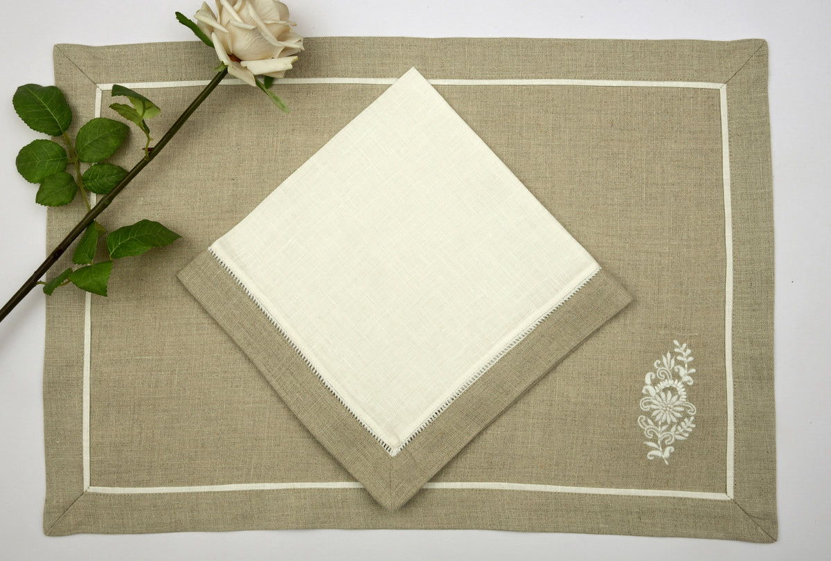 White Linen Napkins With Natural Flange And Natural Mats With White Floral Embroidery