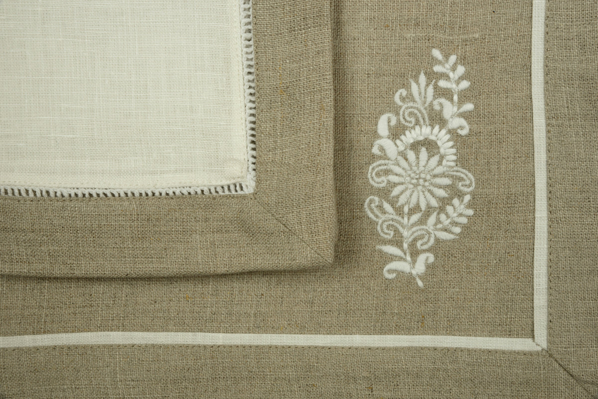 White Linen Napkins With Natural Flange And Natural Mats With White Floral Embroidery